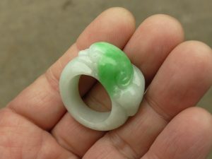 本翡翠彫刻リング
