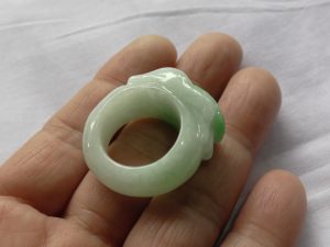 本翡翠彫刻リング