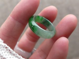 高級くりぬき翡翠リング