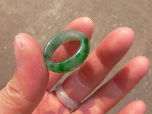 高級くりぬき翡翠リング