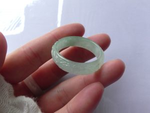 氷翡翠彫刻ペンダント