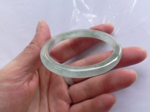 氷翡翠バングル