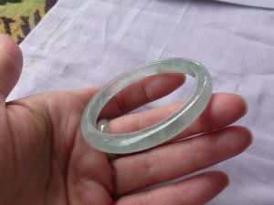 氷翡翠バングル