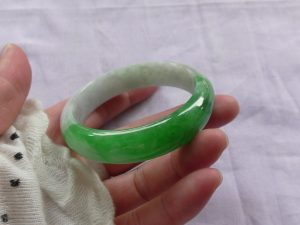 高級翡翠バングル