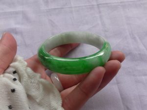 高級翡翠バングル