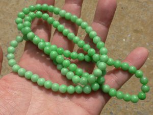 翡翠ビーズネックレス