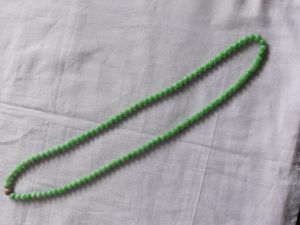翡翠ビーズネックレス