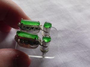 蛍光翡翠ルース