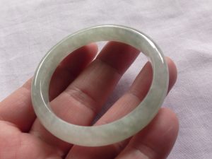 氷翡翠バングル
