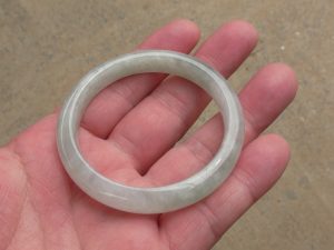 氷翡翠バングル