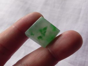 氷翡翠原石