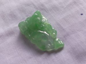 氷翡翠原石ペンダント