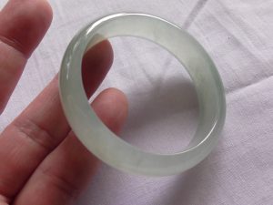 氷翡翠バングル