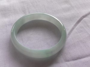 格安氷翡翠卵型バングル　日曜の朝