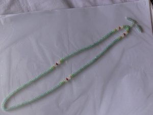 氷翡翠ビーズネックレス