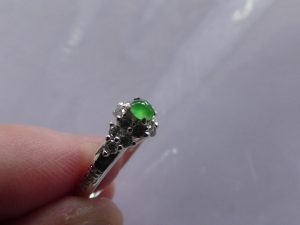 蛍光翡翠ルース