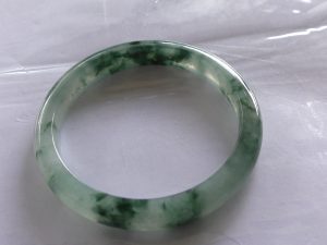 氷翡翠バングル