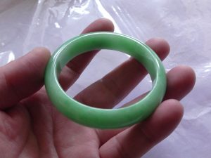 本翡翠バングル