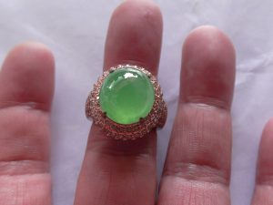 ろうかん翡翠ルース