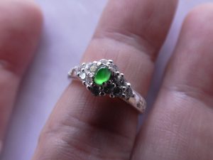 蛍光翡翠ルース