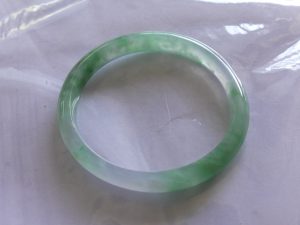 氷翡翠バングル