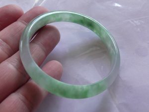 氷翡翠バングル