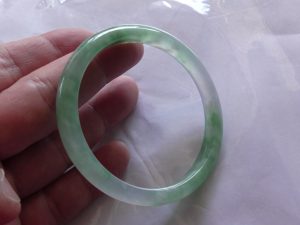 氷翡翠バングル