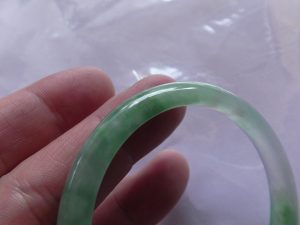 氷翡翠バングル