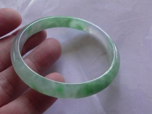 氷翡翠バングル