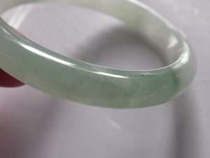 氷翡翠卵型バングル