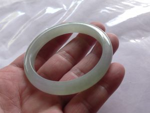 氷翡翠バングル