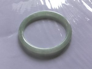翡翠バングル