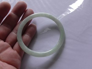 翡翠バングル