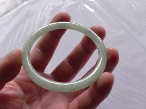 翡翠バングル