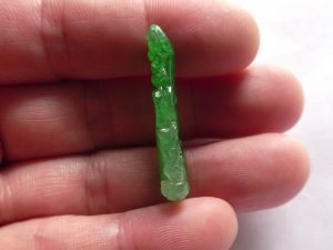 ろうかん翡翠カービング