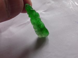 ろうかん翡翠カービング