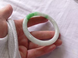 本翡翠バングル