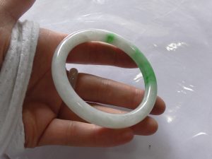 本翡翠バングル