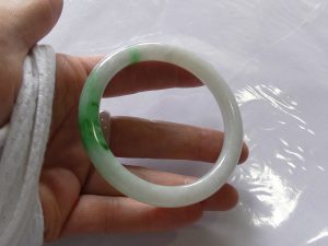 本翡翠バングル