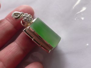 ろうかん翡翠ルース