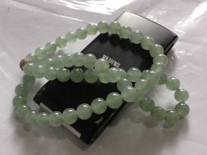 氷翡翠ビーズネックレス