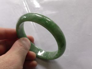 本翡翠バングル