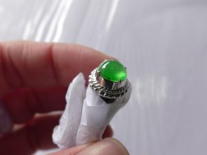 蛍光翡翠ルース