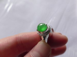 蛍光翡翠ルース