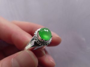 蛍光翡翠ルース