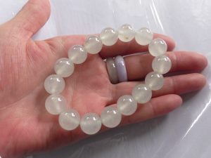 氷翡翠ビーズブレスレット