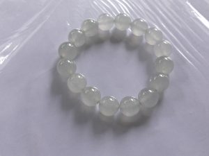 氷翡翠ビーズブレスレット