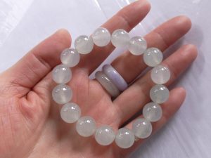 氷翡翠ビーズブレスレット