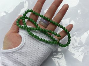 翡翠ビーズネックレス