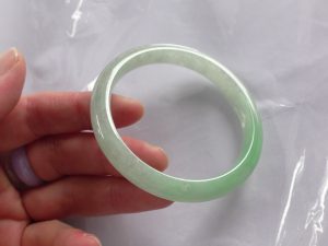 氷翡翠バングル